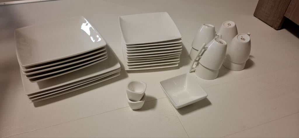 Wit serviesgoed, vierkant, Huis en Inrichting, Keuken | Servies, Ophalen, Porselein, Overige stijlen, Bord(en)