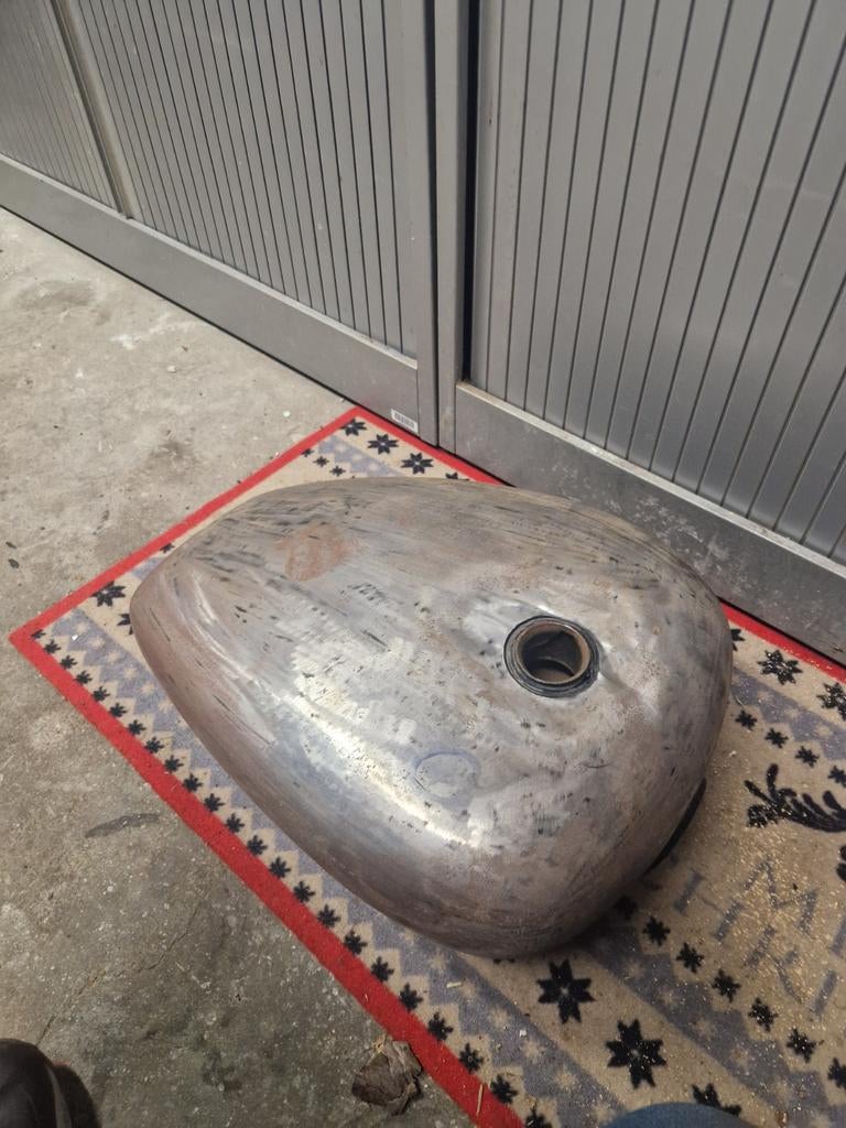 Tank suzuki intruder vs1400, Motoren, Ophalen of Verzenden