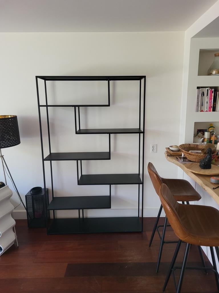 Zwart metalen  industriële vakken kast, boekenkast., Ophalen of Verzenden, Zo goed als nieuw