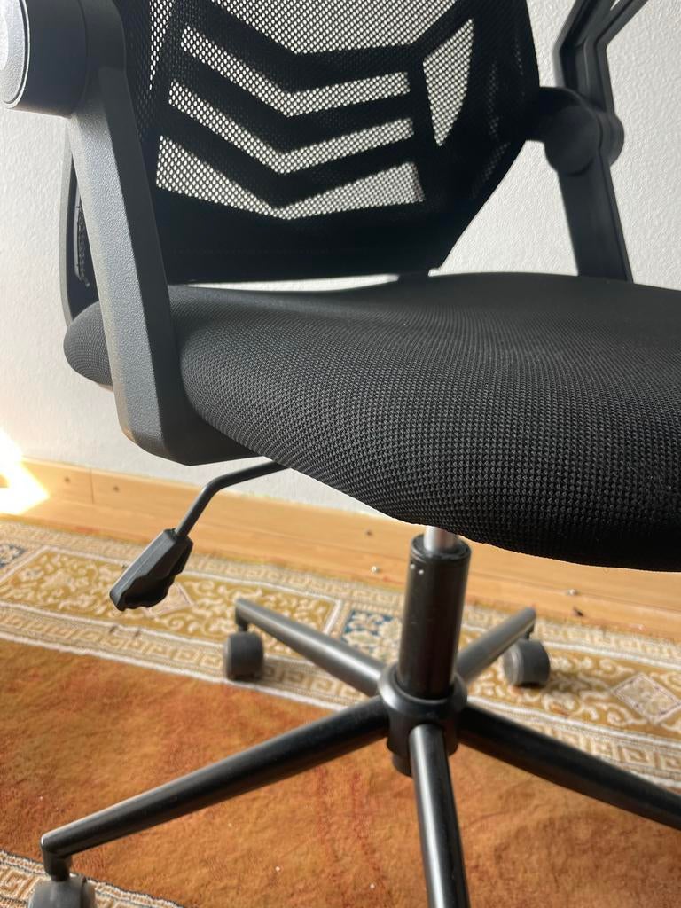 Gratis Bureaustoel - Comfortabel en Verstelbaar, Ophalen, Gebruikt, Zwart, Bureaustoel