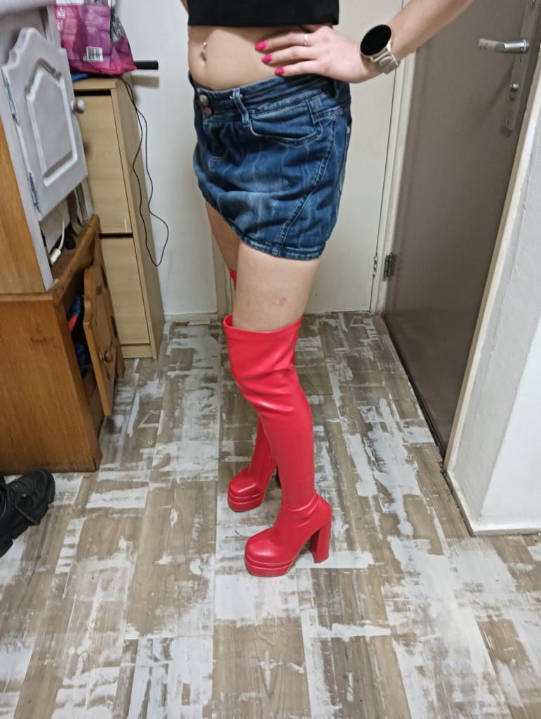 Rode laarzen, tot over de knie., Hoge laarzen, Ophalen of Verzenden, Zo goed als nieuw, Rood