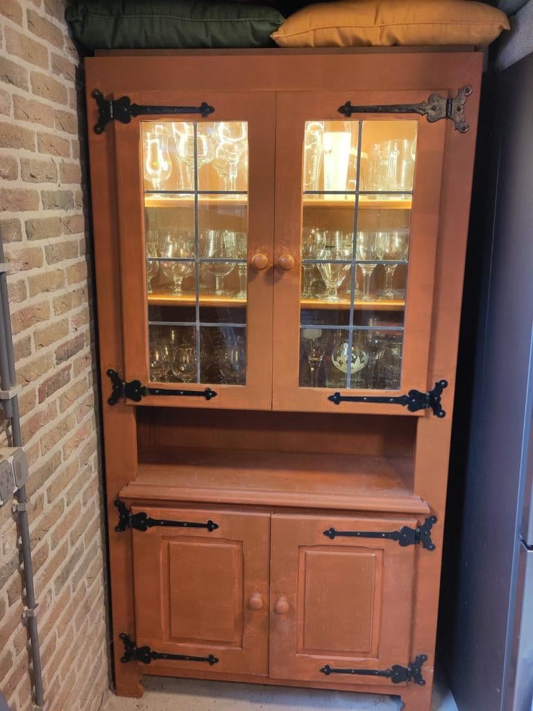 Kast met led verlichting, Ophalen