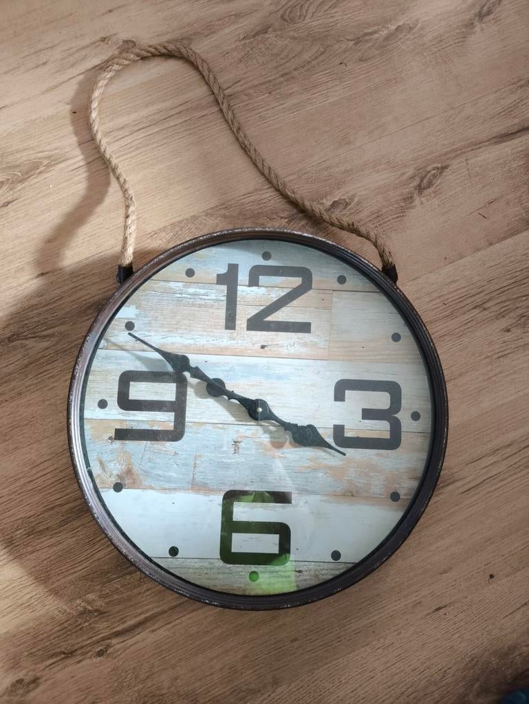 Wandklok met touw, houtlook, Ophalen of Verzenden