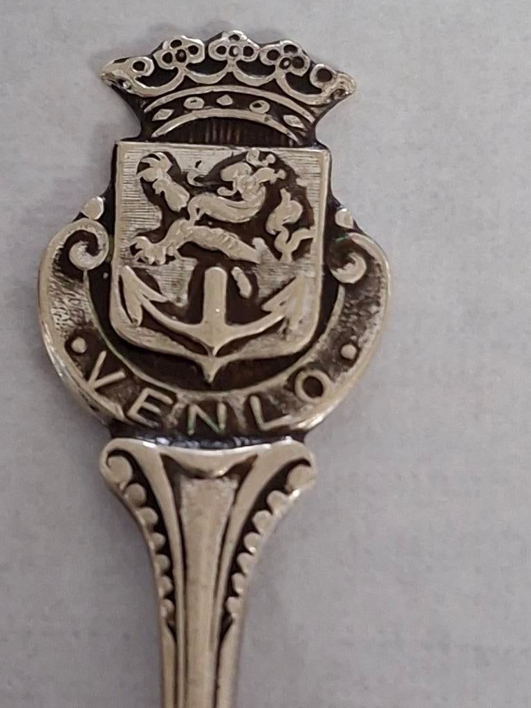 Verzilverde suikerlepel met wapen van Venlo, Ophalen of Verzenden