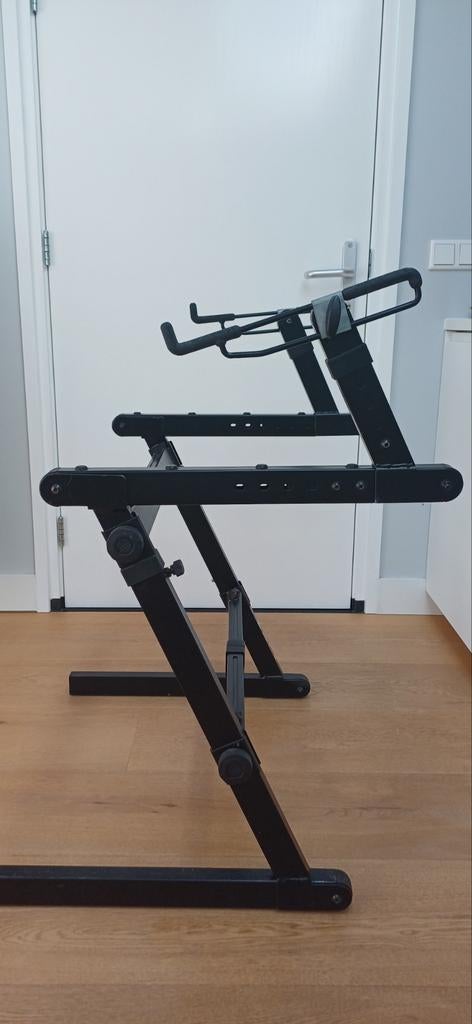 Quiklok Z-standaard met extra steunen voor keyboard/synth, Muziek en Instrumenten, Ophalen, Gebruikt, Instrumentstandaard, Keyboard of Synthesizer