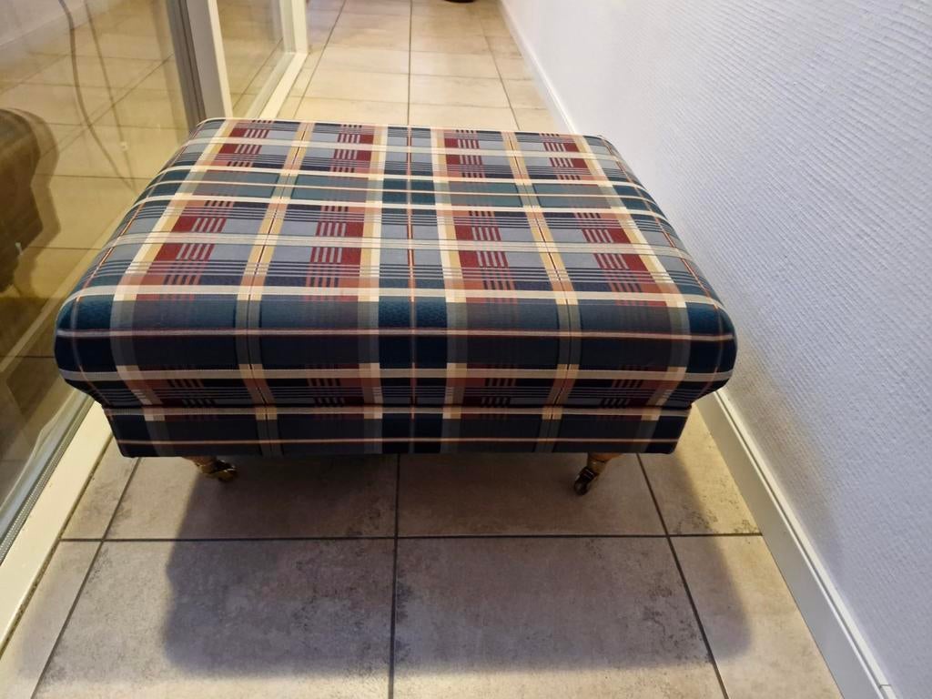 Prachtige zgan poef op wieltjes, 50 tot 75 cm, Ophalen of Verzenden, Zo goed als nieuw, Rechthoekig