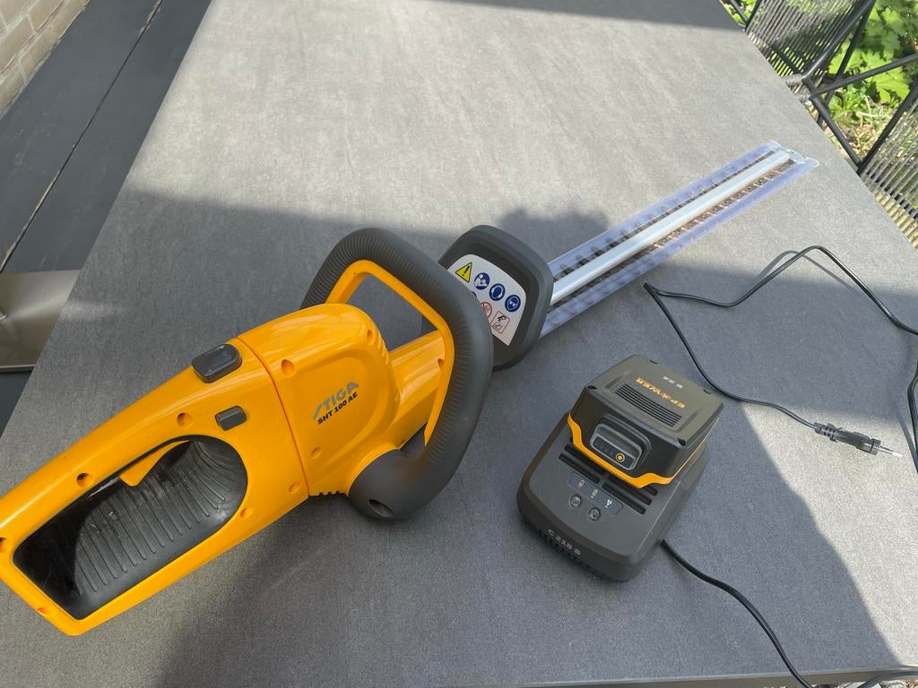 Stiga SHT 100 AE heggenschaar, Ophalen, Gebruikt, Accu