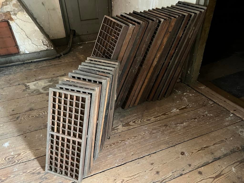 28 Originele LETTERBAKKEN 16 groot - 12 klein - Zoldervondst, Antiek en Kunst, Curiosa en Brocante, Ophalen