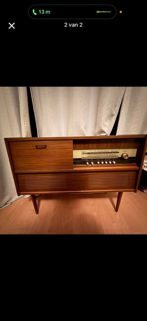 Antike radio met platenspeler, Ophalen