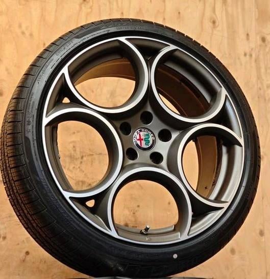Org. 19" Alfa Romeo Giulia velgen all season TPMS, 19 inch, Gebruikt, Ar, Banden en Velgen