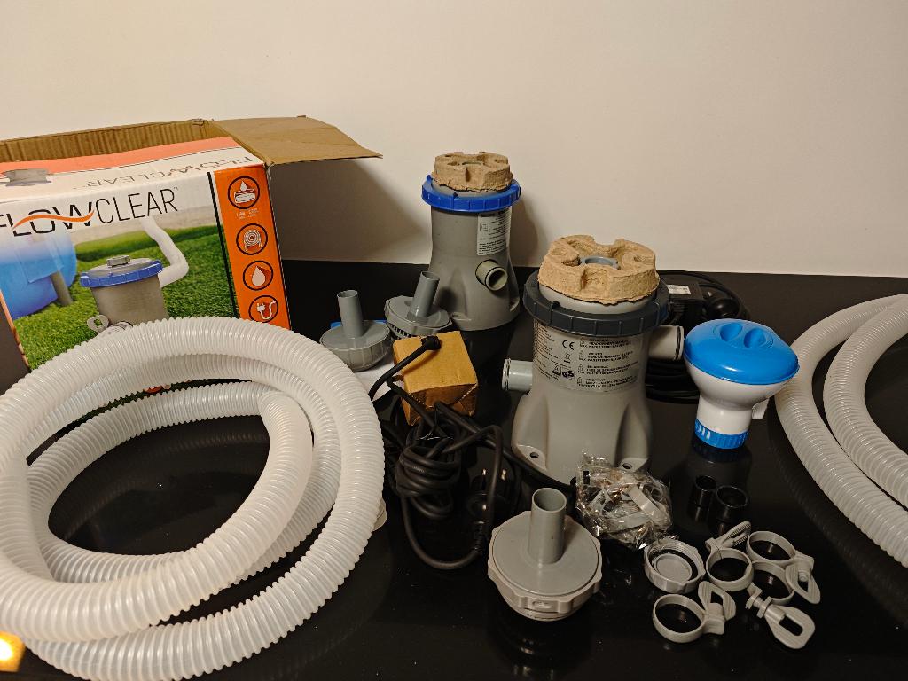 Zwembadpompen (twee stuks) Bestway Flowclear, Tuin en Terras, Ophalen, Nieuw, Zwembadpomp