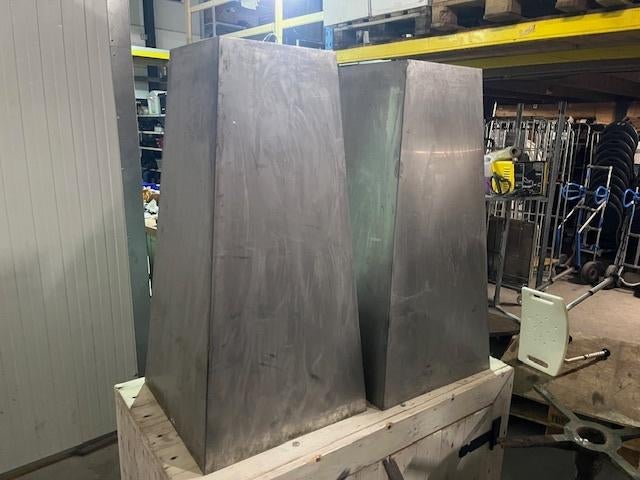 2 rvs bloembakken te koop, Ophalen, Gebruikt, Metaal