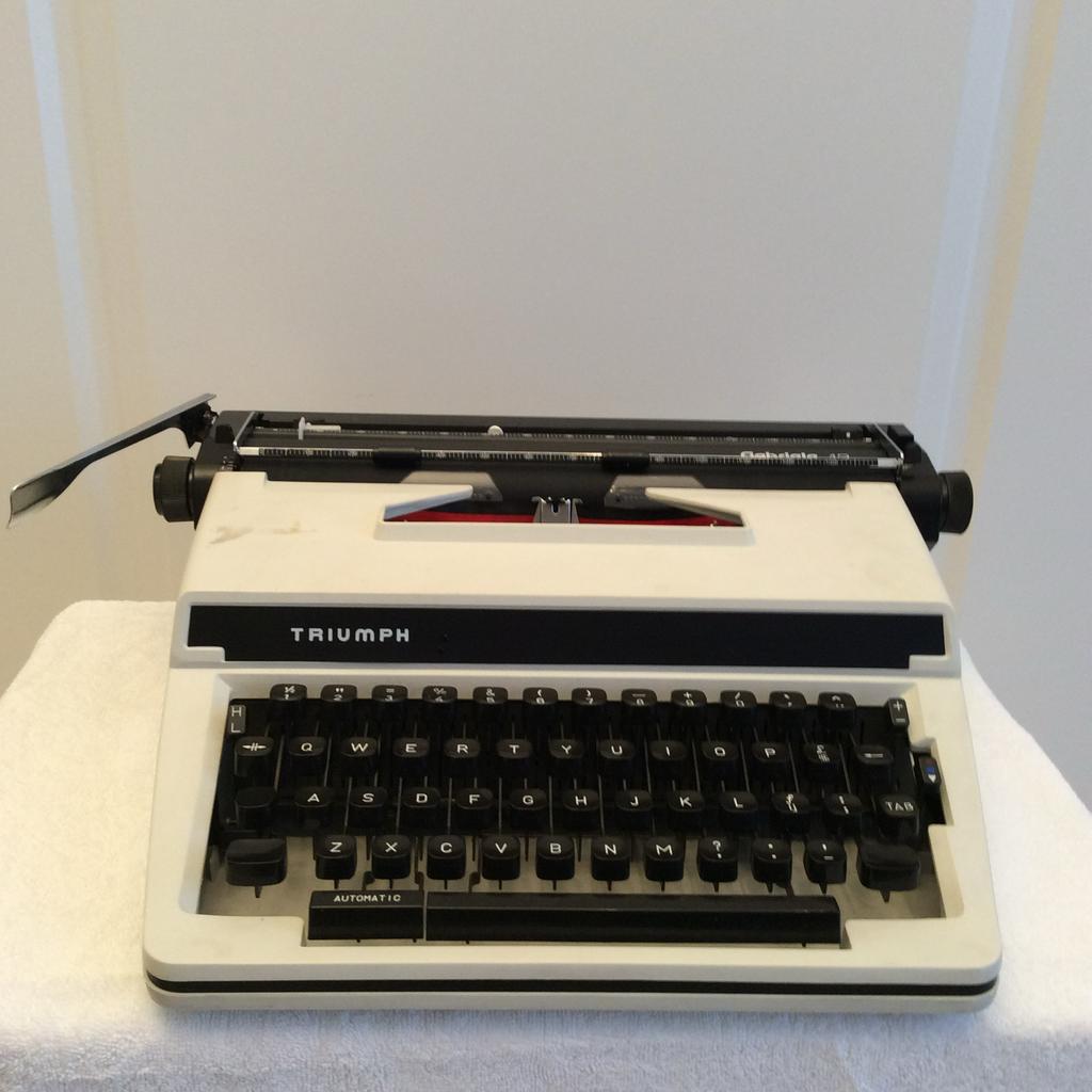 Triumph-Adler schrijfmachine, Diversen, Typemachines, Ophalen of Verzenden, Zo goed als nieuw
