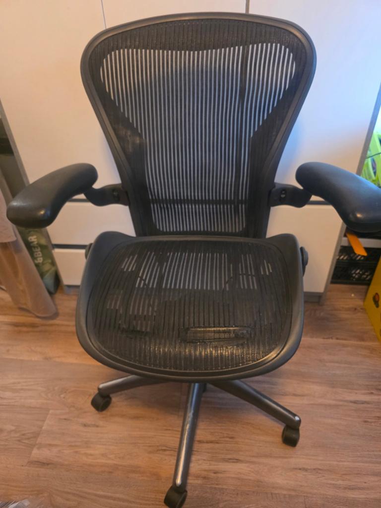 Herman Miller Aeron Size B, Ophalen, Gaming bureaustoel, Gebruikt, Zwart