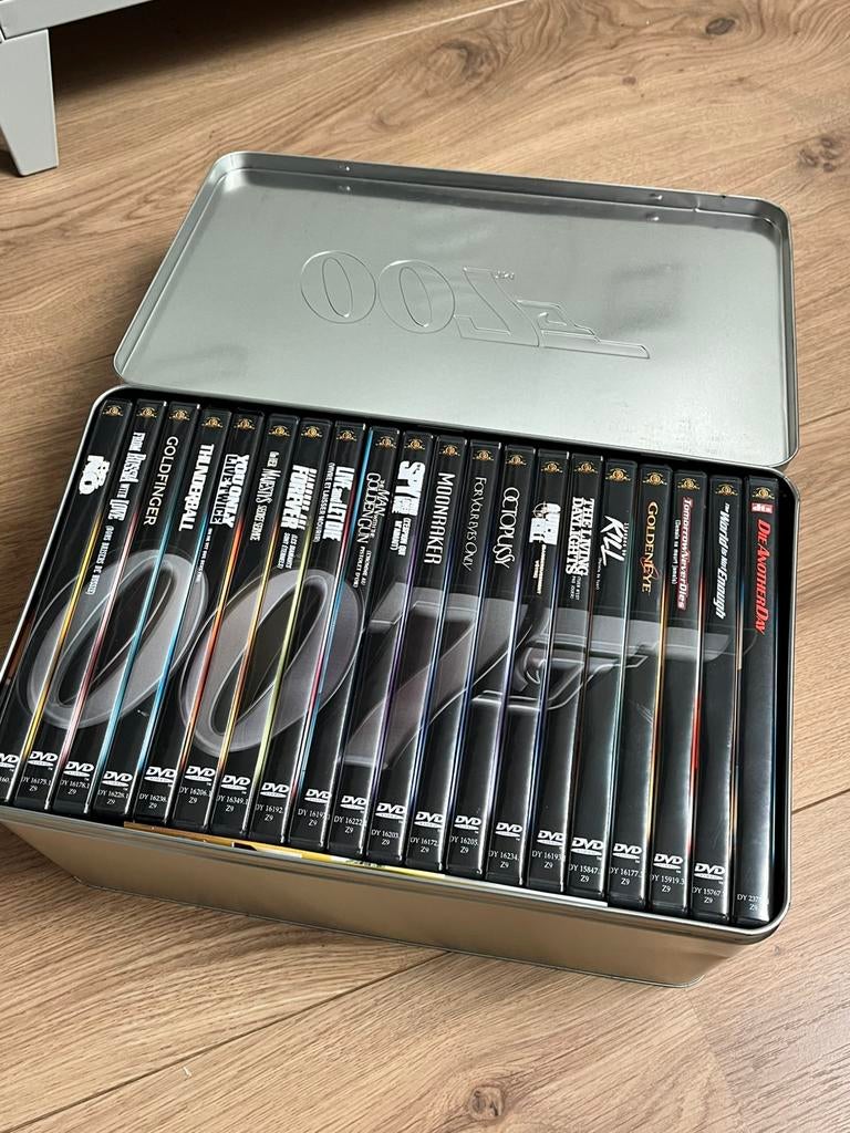 Special DVD box James Bond, Cd's en Dvd's, Vanaf 12 jaar, Ophalen, Zo goed als nieuw