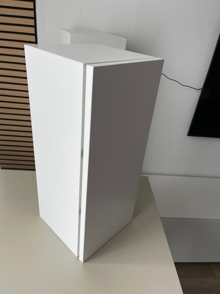 2 stuks witte smalle kasten met planken, Huis en Inrichting, Ophalen, Zo goed als nieuw