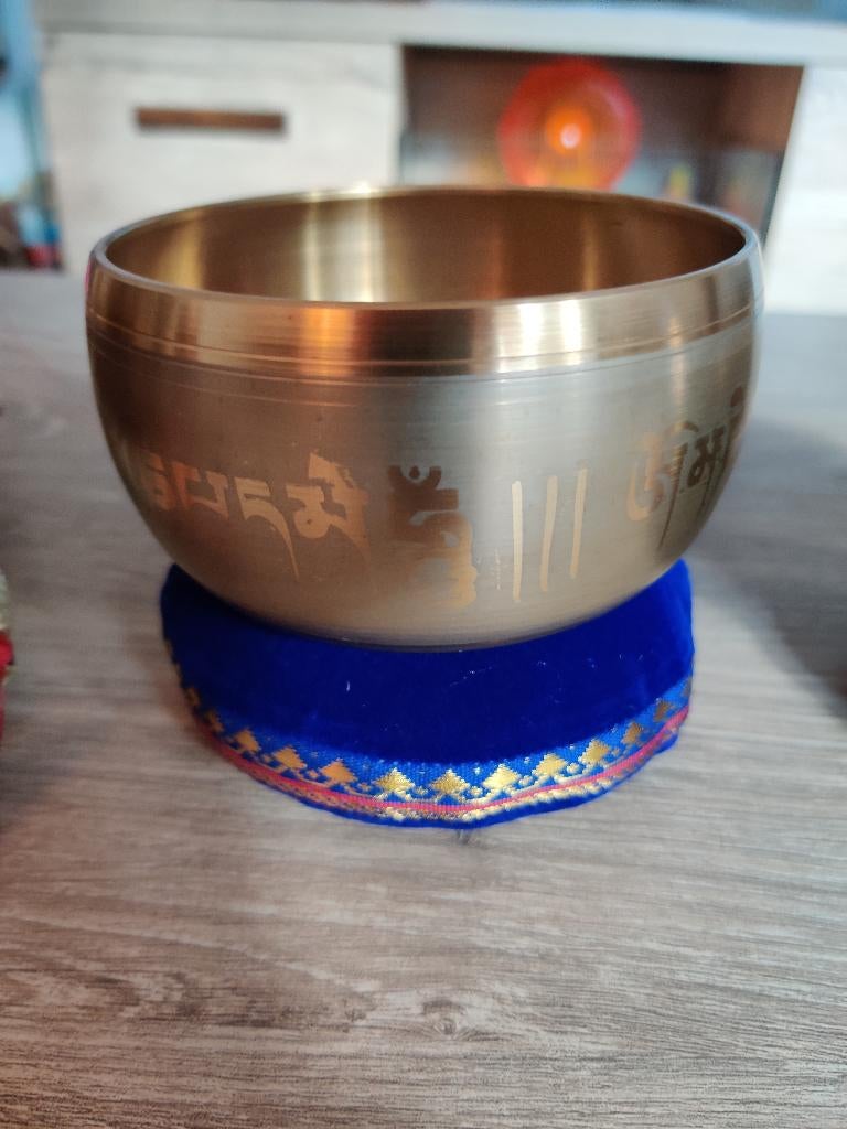Bijzondere gouden klankschaal met Buddha gravering, Ophalen of Verzenden, Nieuw, Overige soorten
