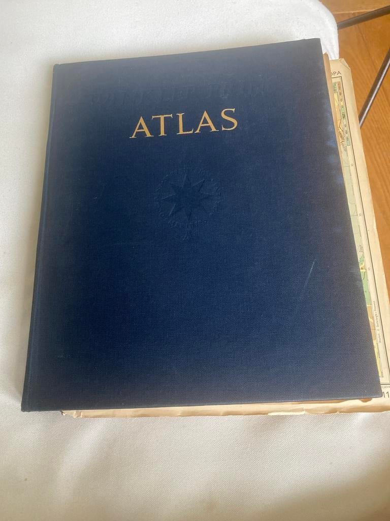 Winkler Prins Atlas - Vierde Herzien Druk (1959), Gelezen, Overige atlassen, Ophalen of Verzenden, 1800 tot 2000