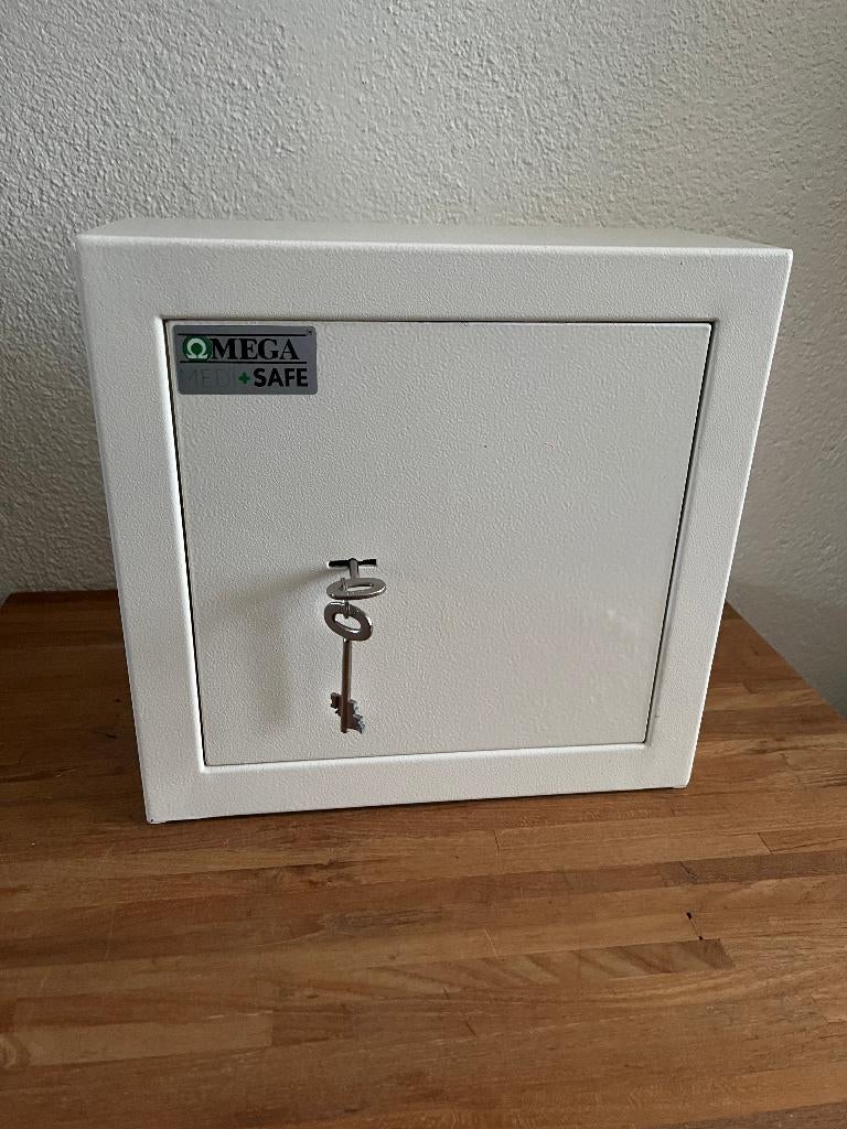 Omega Medi + Safe opiaten , medicijnenkast, kluis 2 sleutels, Ophalen of Verzenden, Zo goed als nieuw, Brandkast