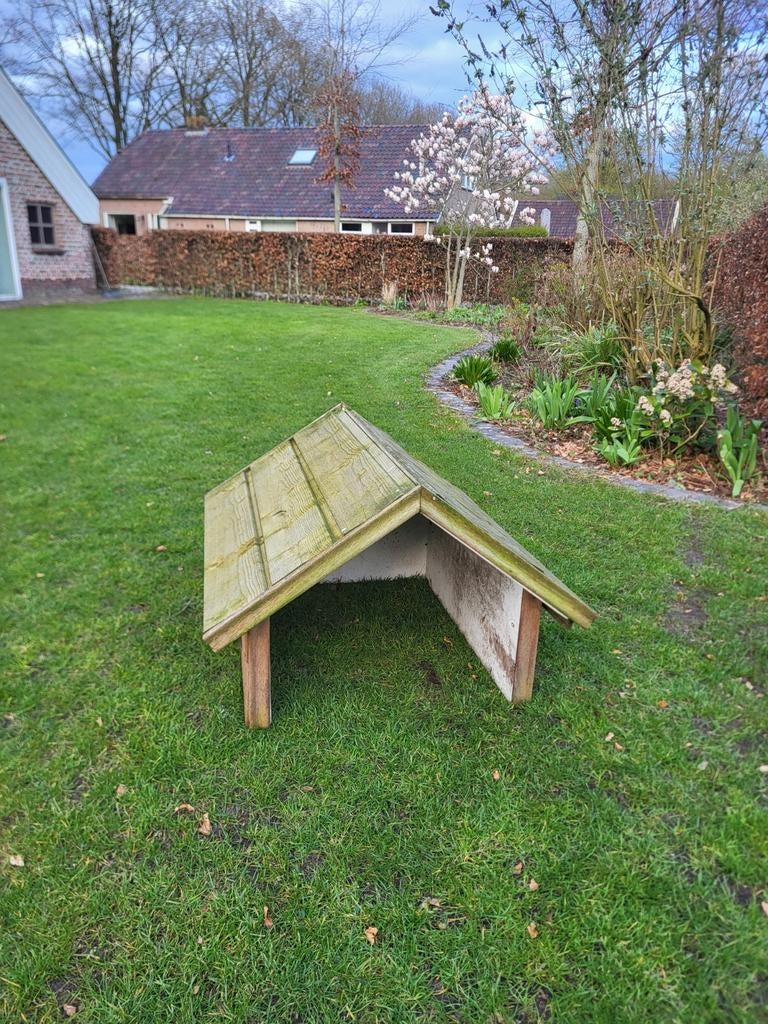 Garage robotmaaier - Verduurzaamd hout,  prima sta, Tuin en Terras, Robotmaaiers, Ophalen of Verzenden, Gebruikt