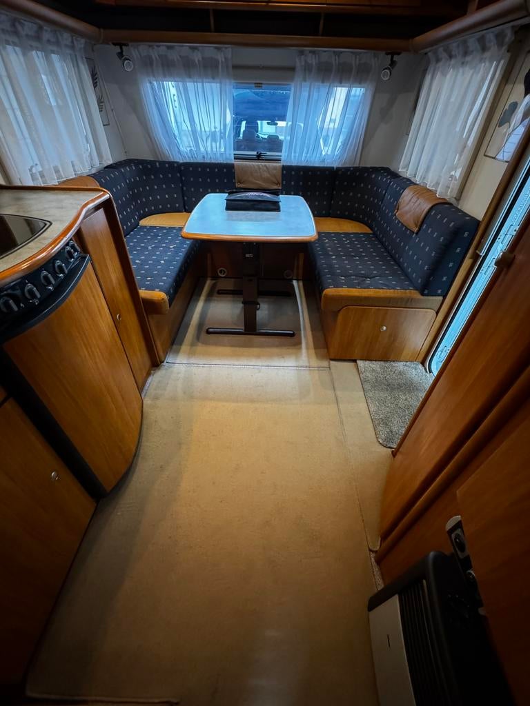 Nette caravan Beduin 510 EL3 incl Isabella voortent, Rondzit, Frans bed, 7 tot 8 meter, Particulier