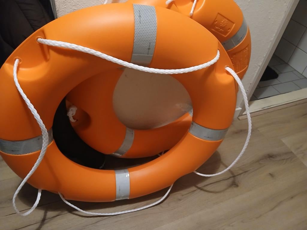 1 nieuwe  reddingsboei, Ophalen, Nieuw
