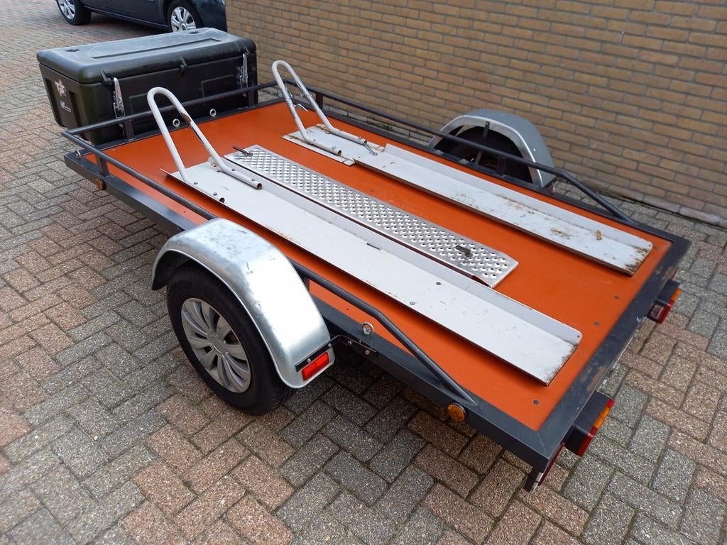 Motoraanhanger 2 motoren., Ophalen