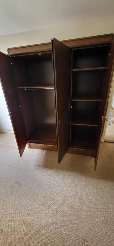 Kledingkast, Ophalen, Met deur(en), Gebruikt, 100 tot 150 cm