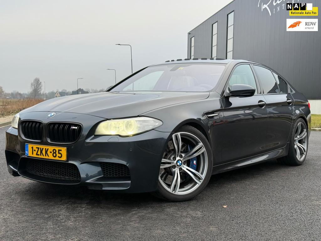 BMW 5-serie M5 Competition / Akrapovic / Alcantara / Bomvol!, Auto's, BMW, Bedrijf, Te koop, 5-Serie, 360° camera, ABS, Achteruitrijcamera