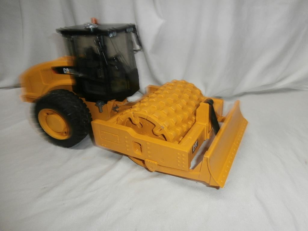 Bruder CAT noppenwals, Ophalen, Zo goed als nieuw