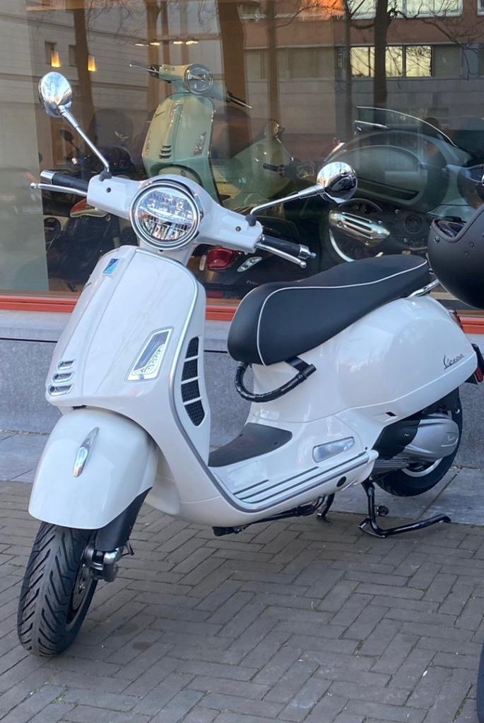Motor scooter vespa GTS 300 HPE, 300 cc, Particulier, Minimaal motorrijbewijs A2, 12 t/m 35 kW