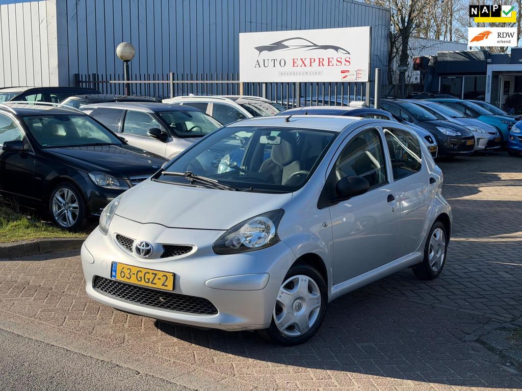 Toyota Aygo 1.0-12V/stuurbekrachtiging/Navi/Carplay/Nap/Apk/, Auto's, Gebruikt, 4 stoelen, 68 pk, Origineel Nederlands