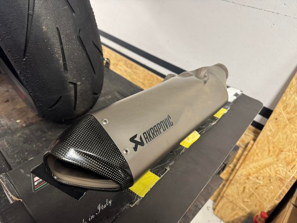 Akrapovic Uitlaat Demper BMW S1000R Schade, Ophalen of Verzenden