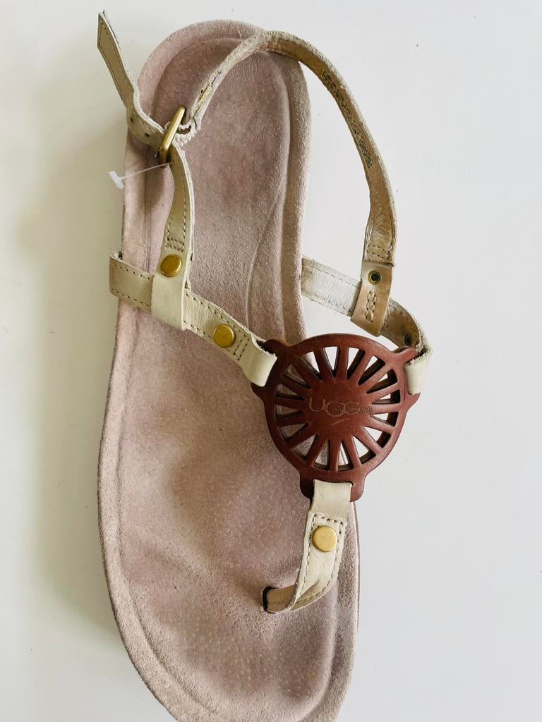 Te koop: leren sandalen, Uggs, beige, maat 40, Kleding | Dames, Schoenen, Ophalen of Verzenden, Zo goed als nieuw, Beige, Sandalen of Muiltjes