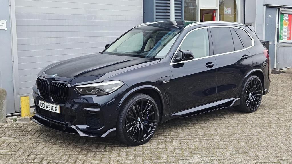 BMW X5 45e Sky Lounge PANO Softcl. B&W 360 Head-up NL Auto N, Auto's, BMW, Gebruikt, Zwart, Vierwielaandrijving, Hybride Elektrisch/Benzine