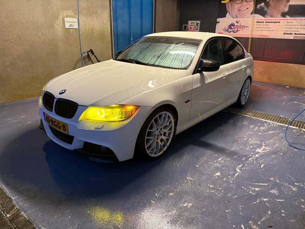 BMW 3-Serie 2.0 I 320 AUT 2011 Wit, Automaat, 1995 cc, 4 cilinders, Wit