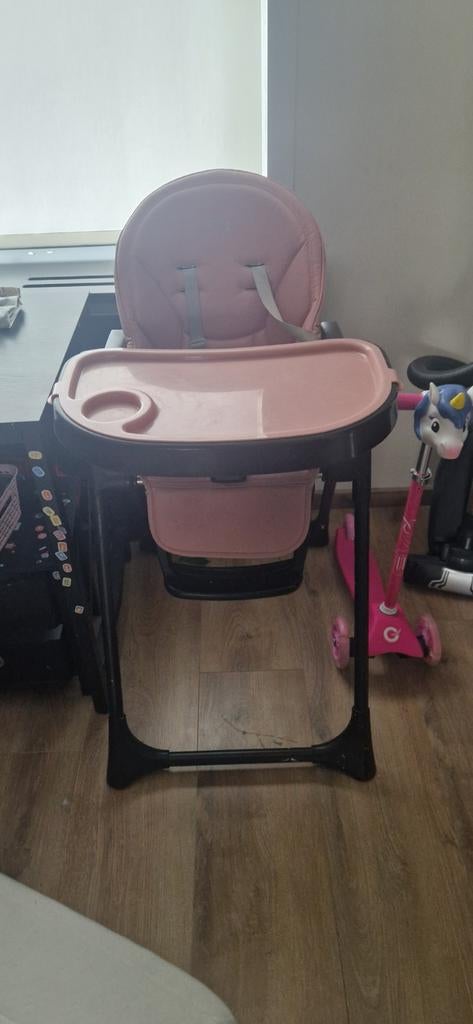 Zwart roze kinderstoel, Kinderen en Baby's, Ophalen, Zo goed als nieuw, Meegroeistoel