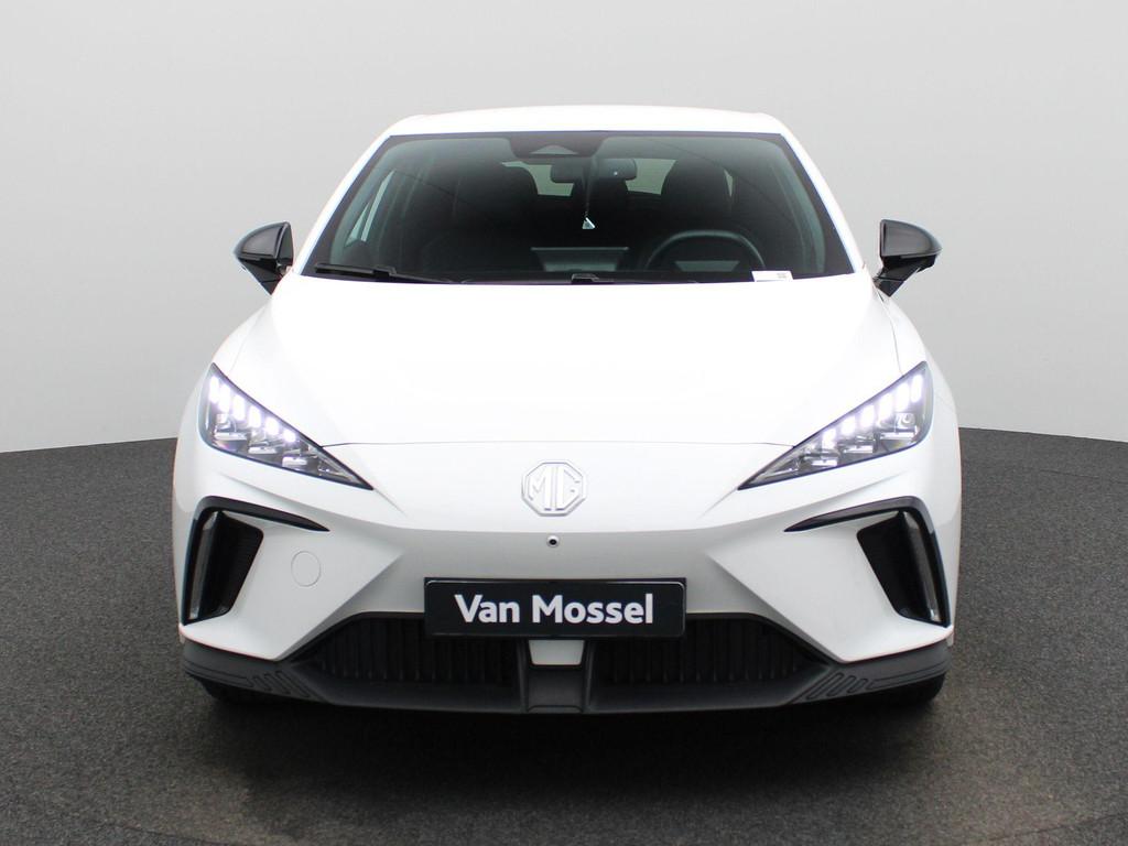 MG MG4 64 kWh Luxury | Half Leder | Elektrische Verstelbare, Auto's, MG, Automaat, 12 maanden, Gebruikt, Zwart