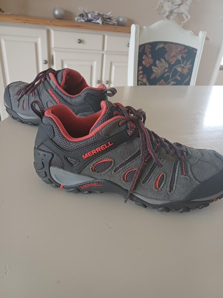 MERRELL sportschoenen , maat 41 ., Kleding | Dames, Schoenen, Ophalen of Verzenden, Zo goed als nieuw, Grijs, Overige typen