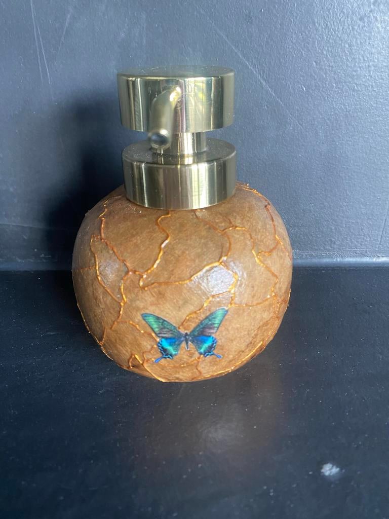 Handgemaakte zeepdispenser met vlinder, Ophalen of Verzenden, Nieuw, Bruin, Overige typen