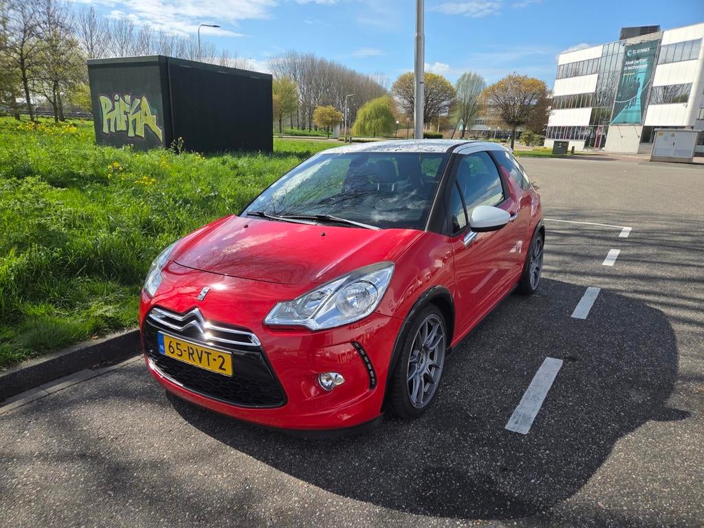 Citroën DS3 1.6 THP 2011, APK tot 25-04-2027, Navigatiesysteem, 15 km/l, Zwart, 49 €/maand