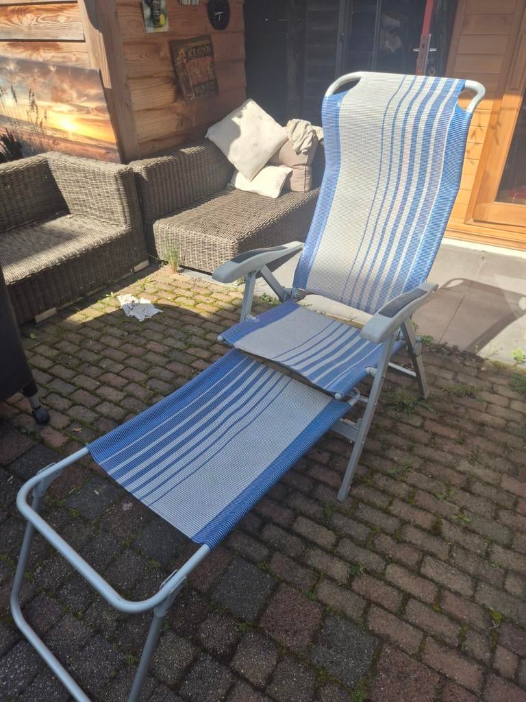 4 x Comfortabele campingstoel / ligstoel met 2 voetenbankjes, Caravans en Kamperen, Kampeermeubelen, Ophalen of Verzenden, Gebruikt