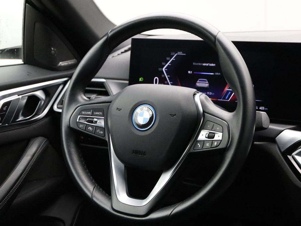 BMW i4 eDrive40 84 kWh (bj 2023, automaat), Auto's, Achterwielaandrijving, Gebruikt, Met garantie (alle), Origineel Nederlands