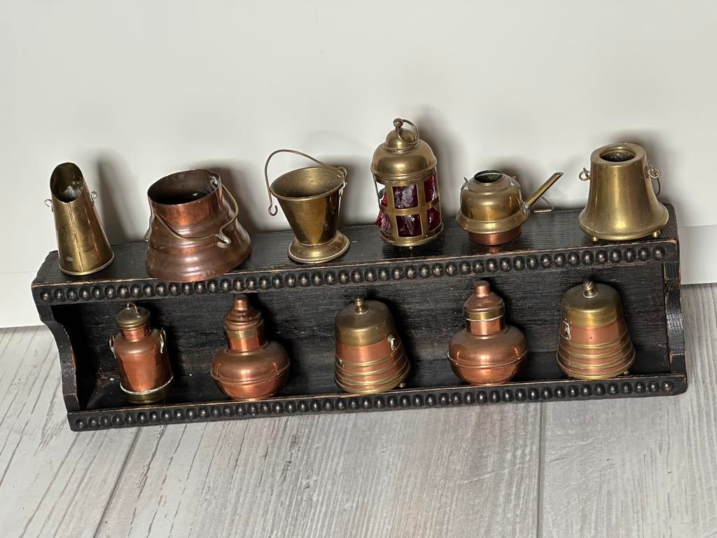 Koperen miniaturen potjes in rek, Ophalen of Verzenden