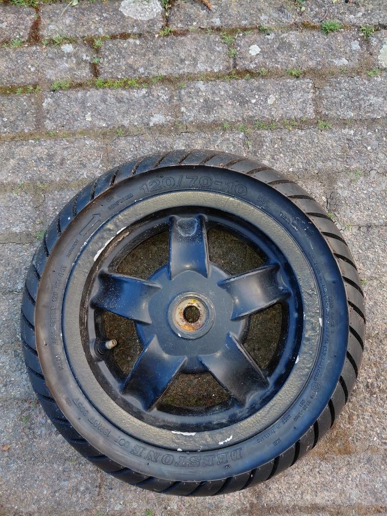 Band 120/70-10., Fietsen en Brommers, Ophalen of Verzenden, Zo goed als nieuw, Overige typen