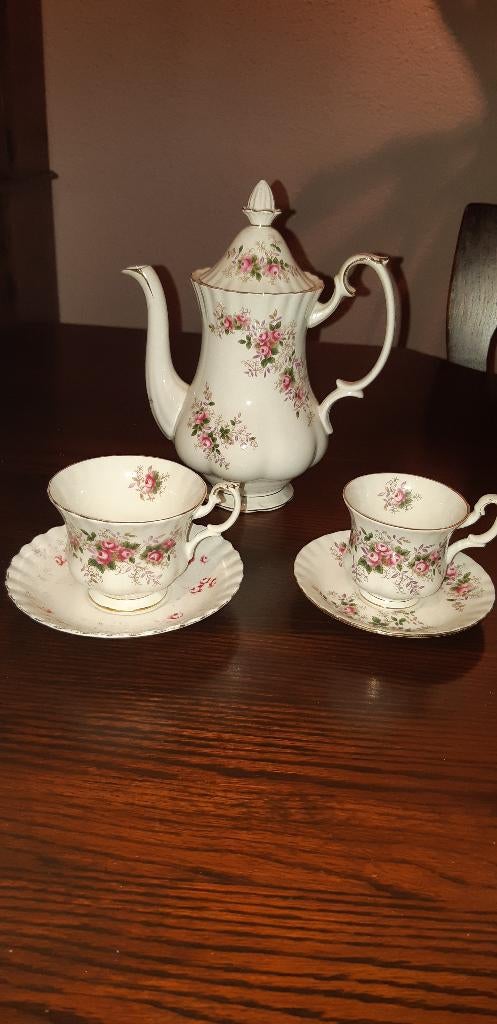 Prachtig servies Royal Albert theepot en kopjes met schotel, Ophalen