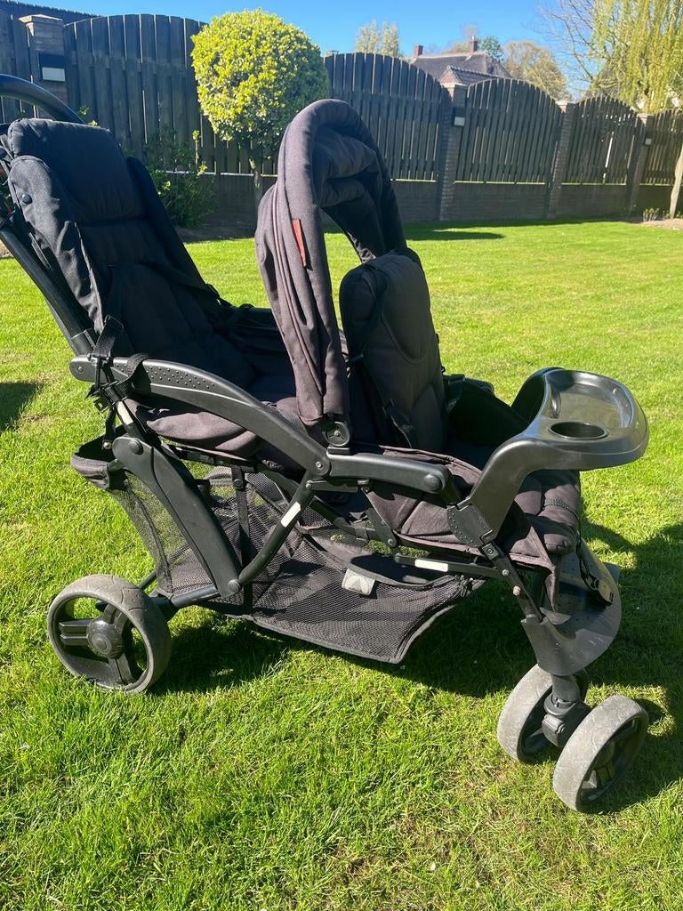 Zwarte tweelingbuggy met zonnekap, Ophalen