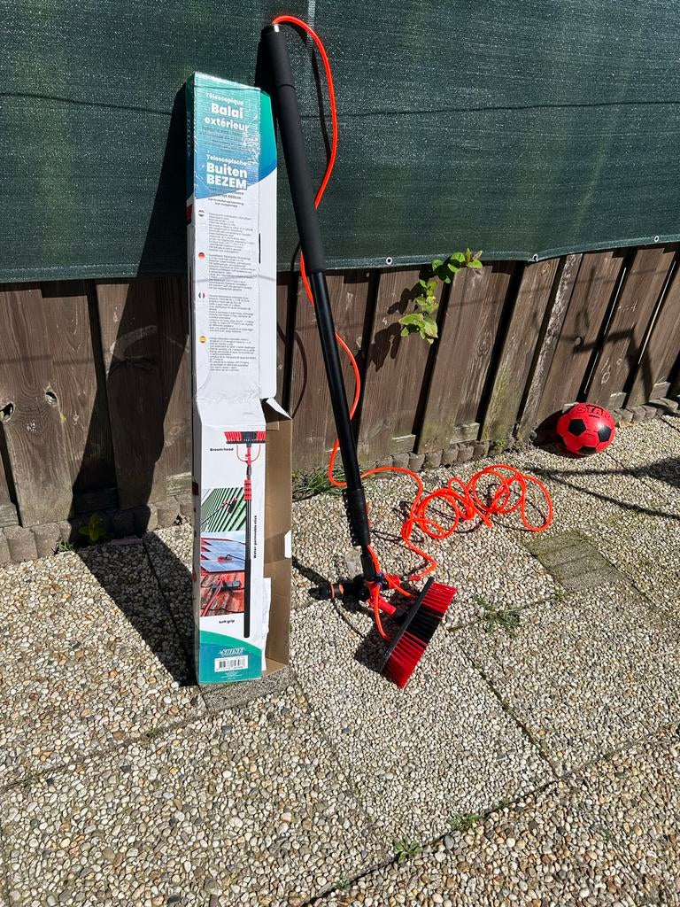 Uitschuifbare buitenbezem met wateraansluiting, Ophalen of Verzenden, Bezem of Borstel