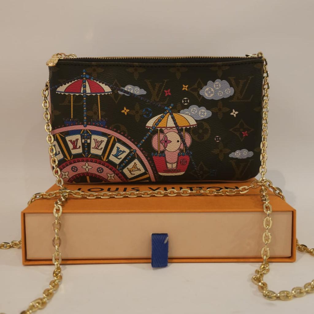 Louis Vuitton M69744 Vivienne Chain Pochette, Louis Vuitton, Gebruikt, Support@louisvuitton.com, 2 Rue du Pont Neuf
75001 Paris
France