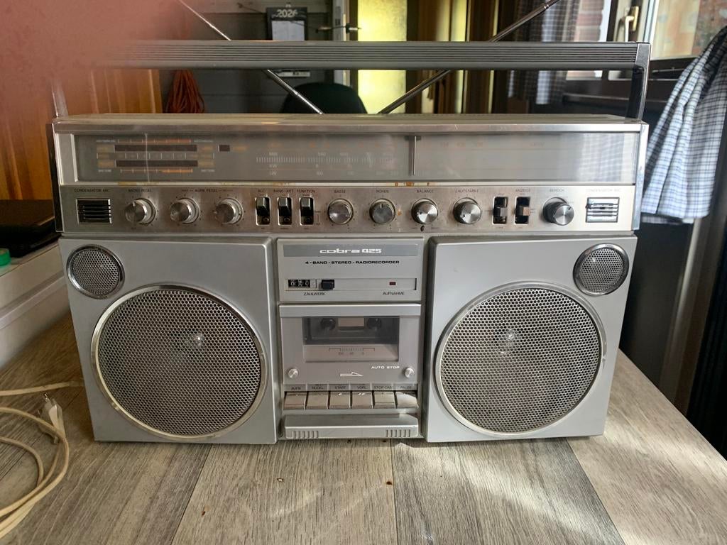 Te koop radio met cassettespeler merk cobra, Ophalen, Gebruikt
